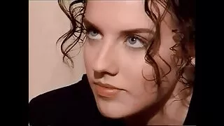 Dziewczyna leży między sex analny filmy za darmo nogami kobiety i robi Mineta