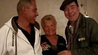 Za Cooney busty laska zostawiła sex analny mamuski dziewczynę sobie smażyć