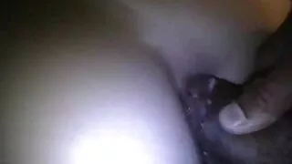 Człowiek sex analny za darmo wypełnił tyłek dziewczyny świeżą spermą