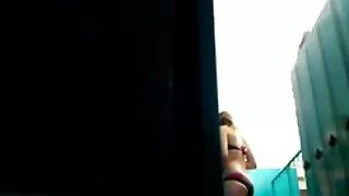 Mężczyzna pieprzy młodą modelkę na porno castingu i sex analny z matka spuści w niej