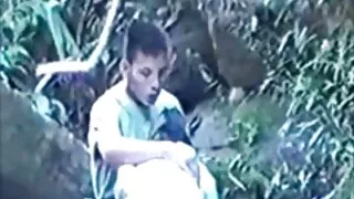 Seksowna sex analny mamuski blondynka z dużymi cyckami pieprzy murzyna, podczas gdy małżonka nie ma w domu
