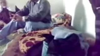 Laska z pięknymi oczami ssie kutasa i liże jaja seks analny filmy