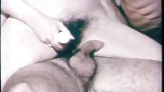 Piersi sex analny video są małe, ale cipka jest w pełni funkcjonalna