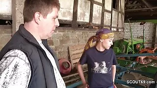 Brunetka wytryski amatorski sex analny w usta po pierwszym Anal doświadczenie