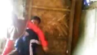 Blondynka miga oczami, ssać penisa analne mamuski w naturze