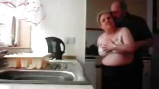 Elegancko ostry anal filmy skacze tyłek na kutasie nieznajomego
